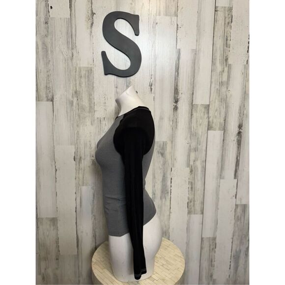 Long sleeve gray top - Picture 6 of 6